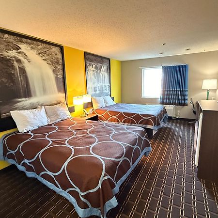Super 8 By Wyndham Reedsburg Hotel Buitenkant foto