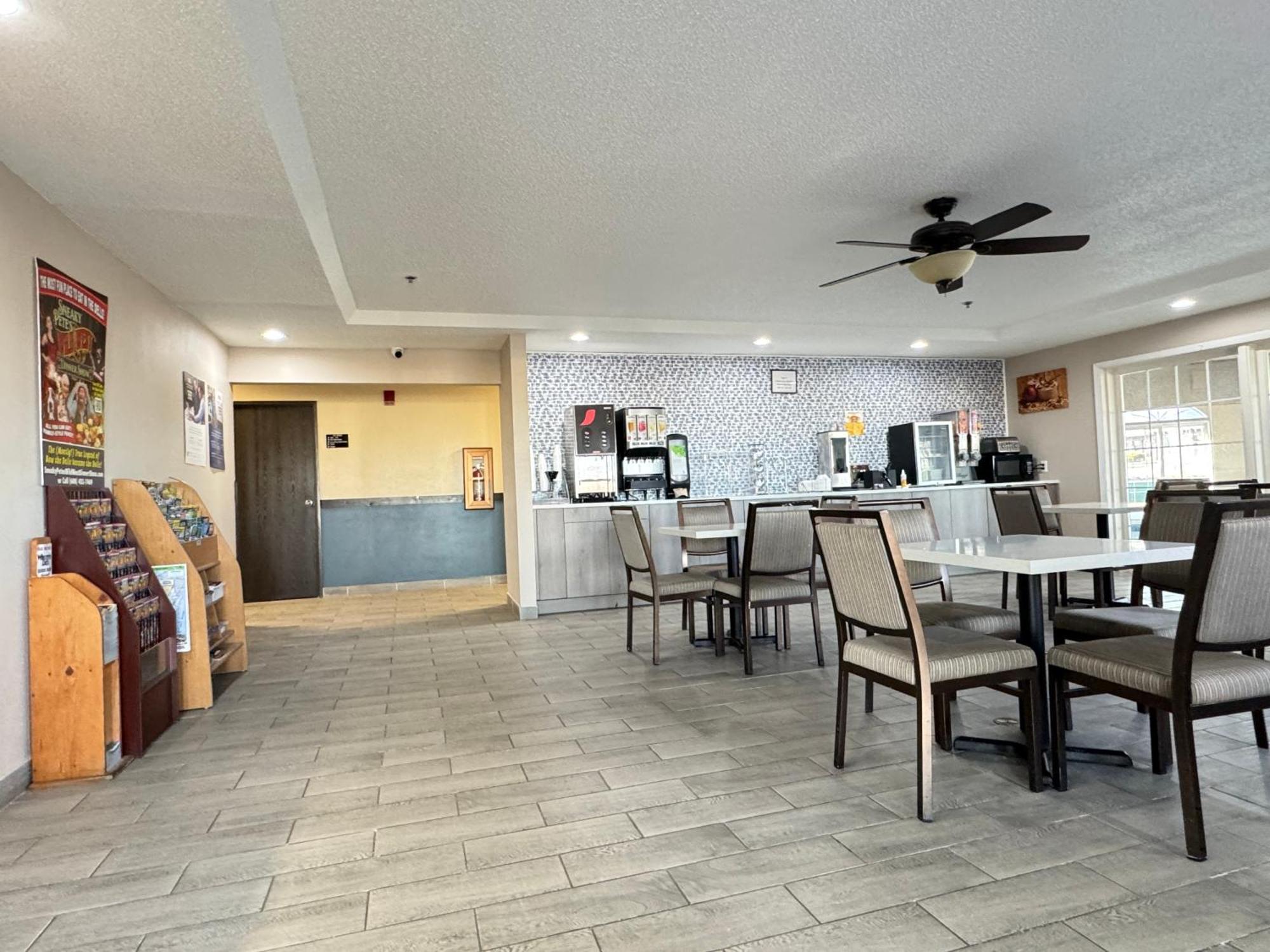 Super 8 By Wyndham Reedsburg Hotel Buitenkant foto