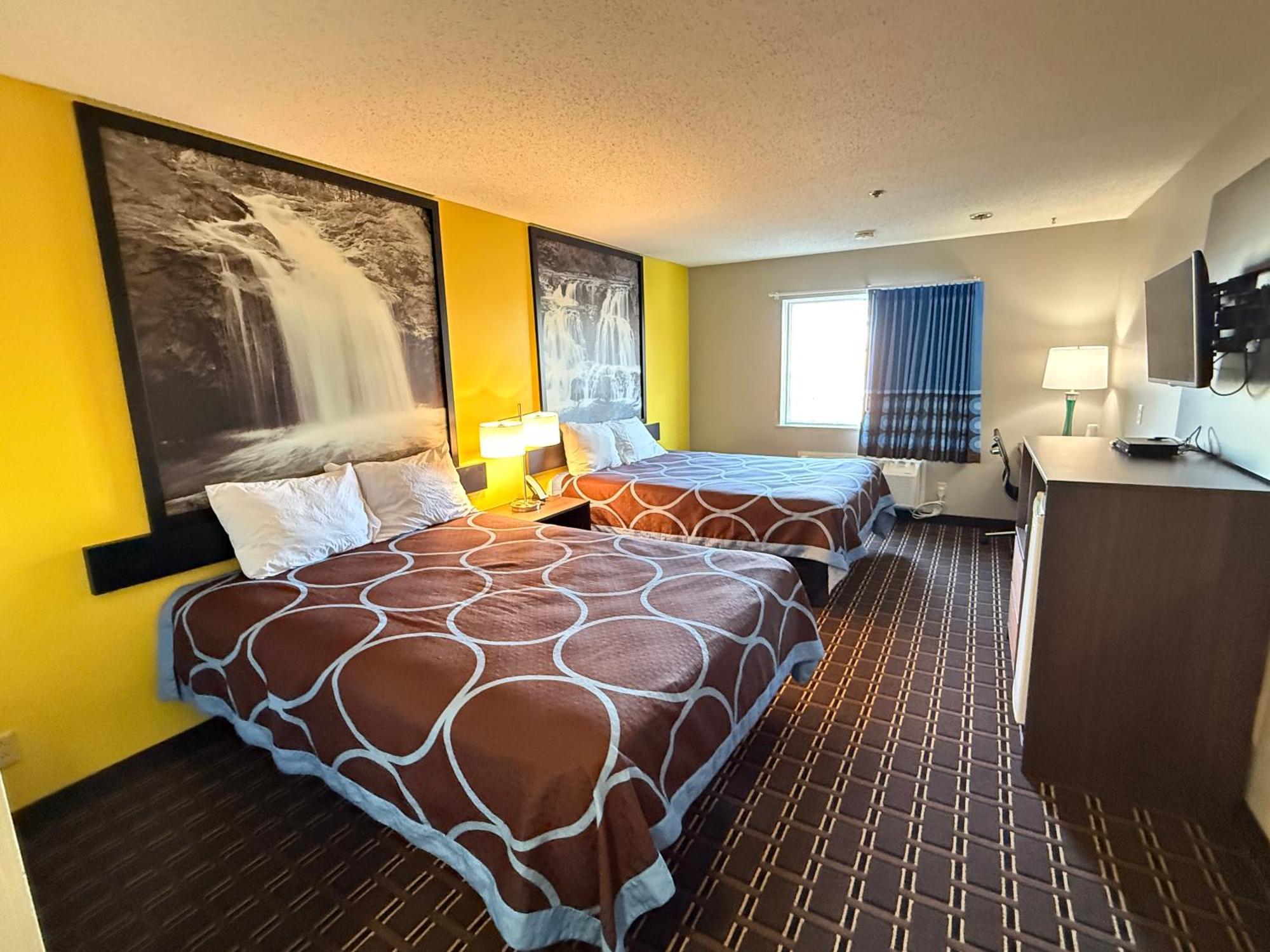 Super 8 By Wyndham Reedsburg Hotel Buitenkant foto