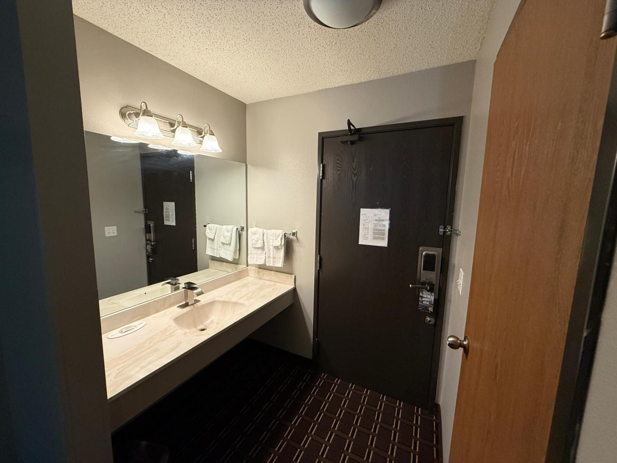 Super 8 By Wyndham Reedsburg Hotel Buitenkant foto