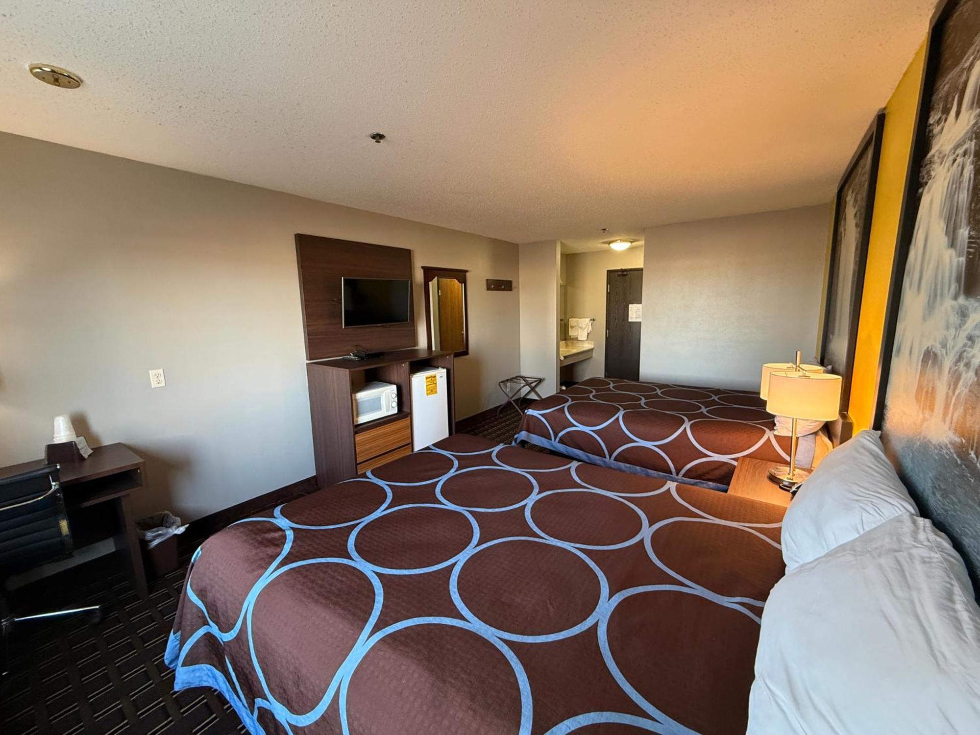 Super 8 By Wyndham Reedsburg Hotel Buitenkant foto