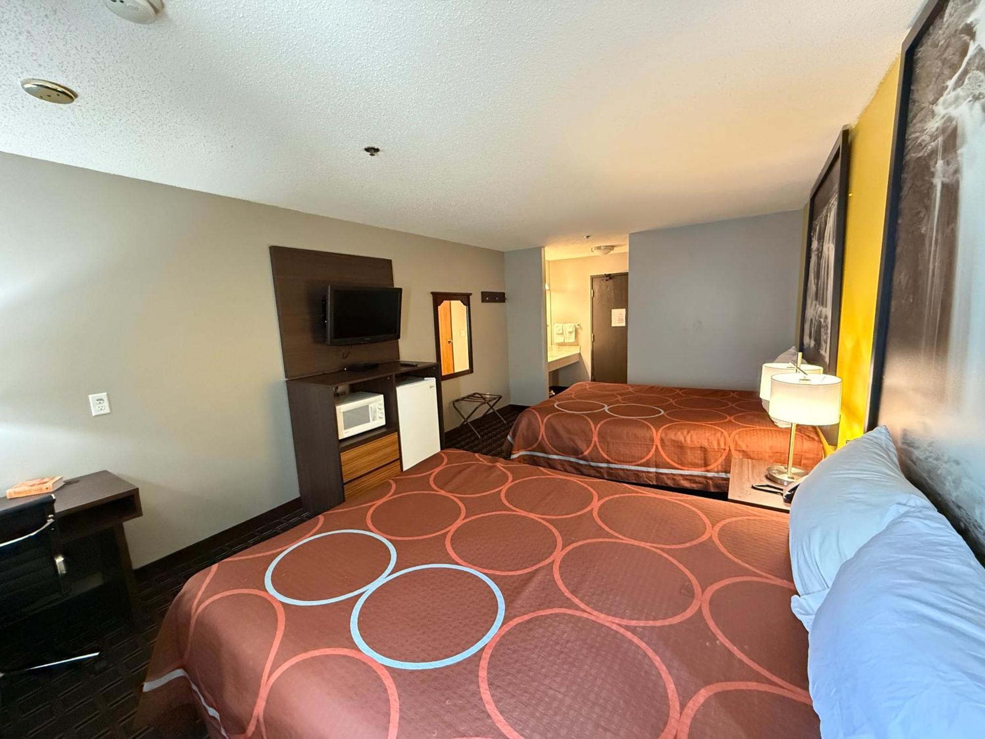 Super 8 By Wyndham Reedsburg Hotel Buitenkant foto