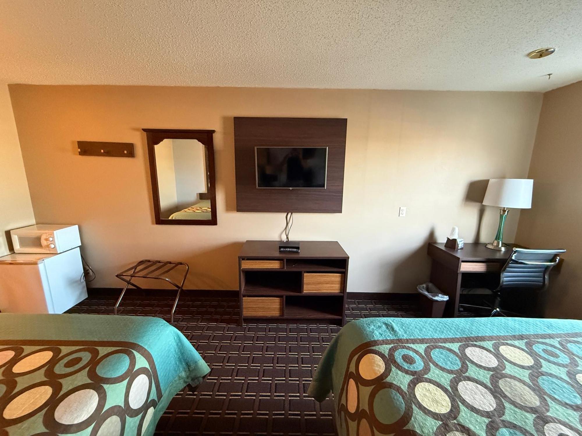 Super 8 By Wyndham Reedsburg Hotel Buitenkant foto