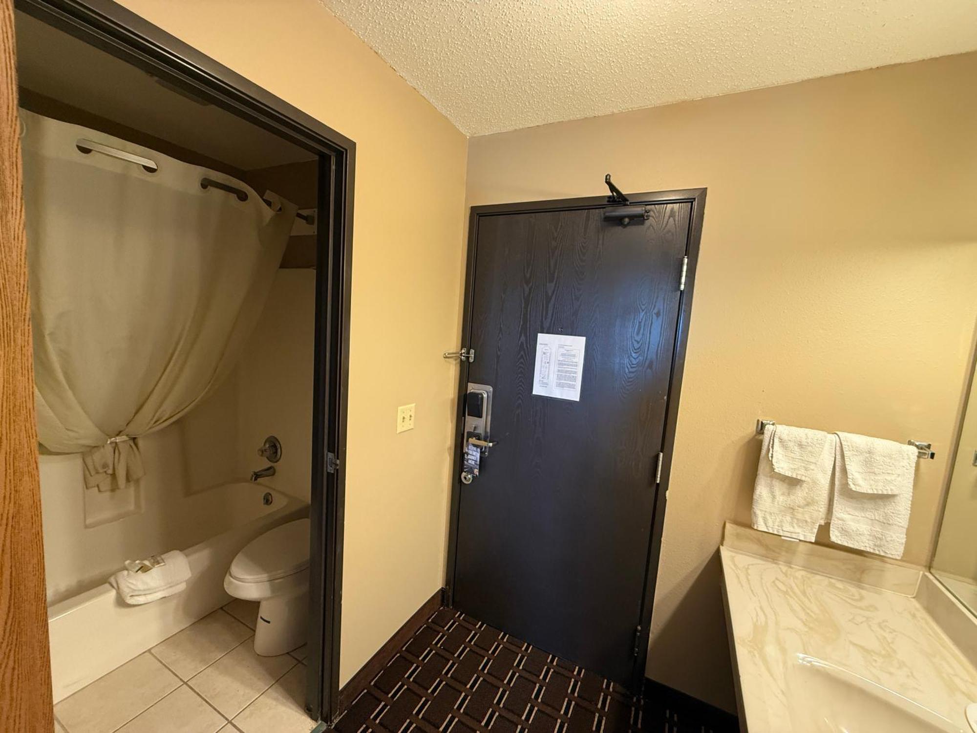 Super 8 By Wyndham Reedsburg Hotel Buitenkant foto